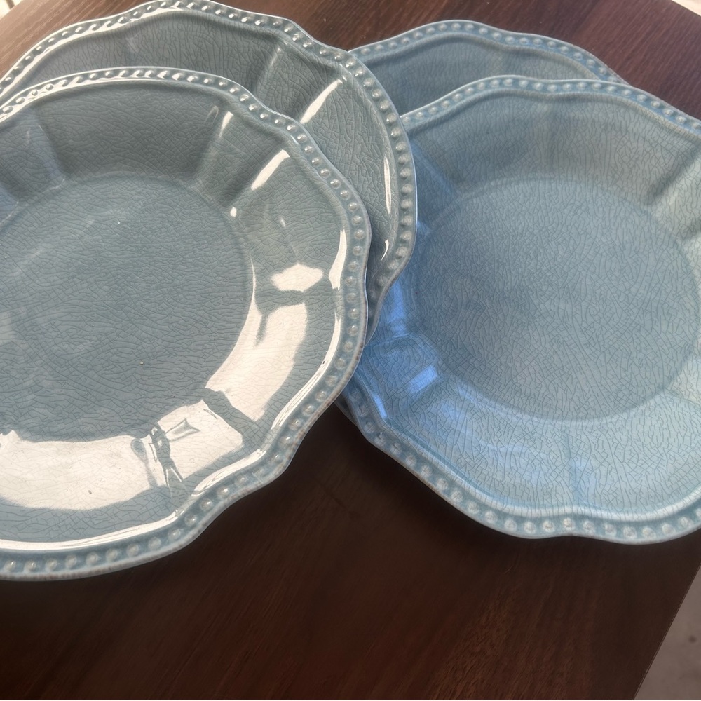 Pier 1 Light Blue Scalloped Melamine Dinner charger Plates set of 4